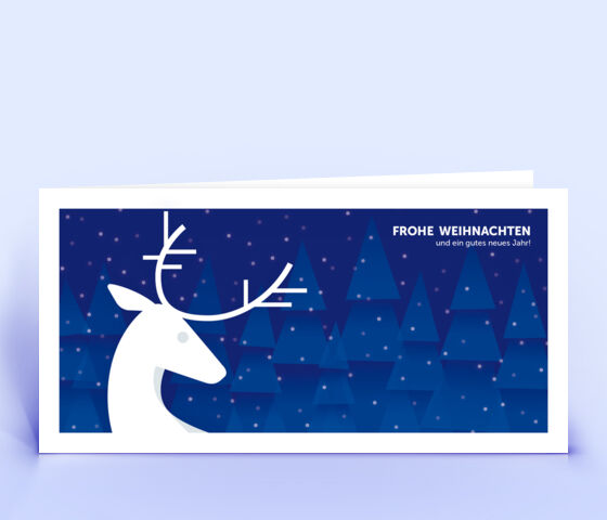 Blaue Weihnachtskarte mit Hirsch vor verschneitem Wald 3760