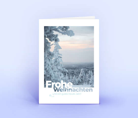 Weihnachtskarte mit Blick über einen verschneiten Winterwald 5981