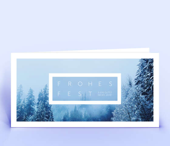Weihnachtskarte in hellblau mit verschneiter Winterlandschaft 7140